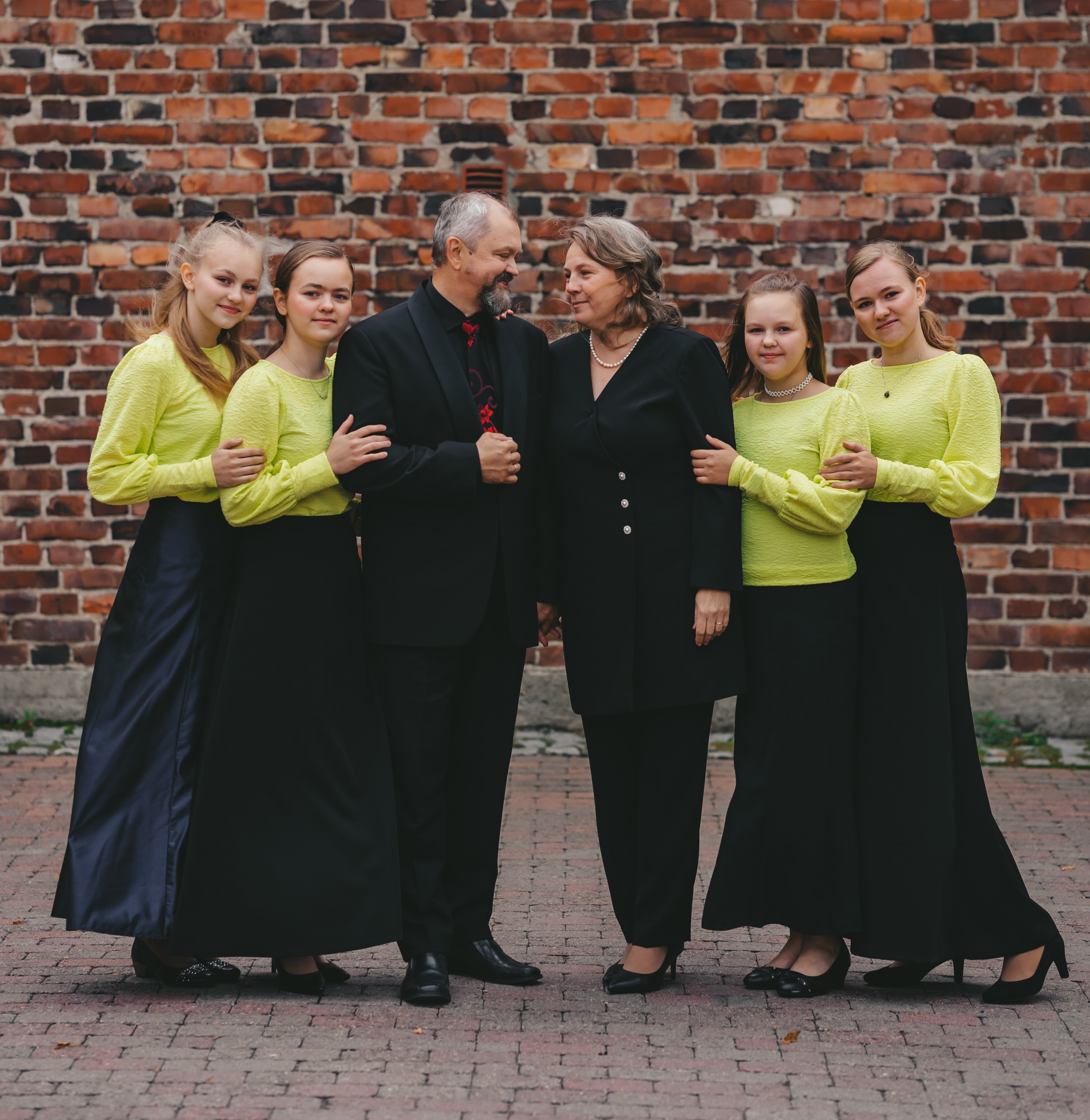 kuvassa koko Lavrenchukin perhe